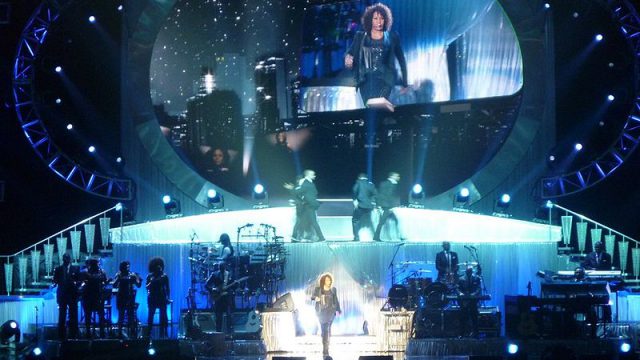 800px-Whitney_Houston_Milano_3