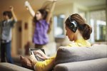 904_AE2w_Bluetooth_headphones.jpg