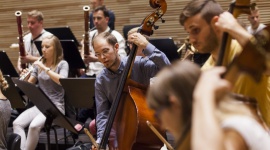 Jesteśmy szczęściarzami, bo tworzymy Santander Orchestra Muzyka, LIFESTYLE - Pierwsze spotkanie Santander Orchestra, które Europejskim Centrum Muzyki Krzysztofa Pendereckiego, było nie tylko wstępem do intensywnych warsztatów orkiestrowych i trasy koncertowej, lecz także okazją do dyskusji na temat jakości kształcenia muzycznego w Polsce.