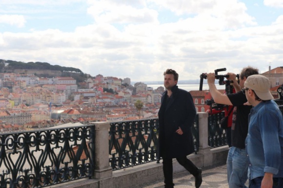 Sercem i duszą w Lizbonie Muzyka, LIFESTYLE - Stolica Portugalii stała się inspiracją dla najnowszej piosenki zespołu Heart & Soul – „Lisbon” oraz tłem dla promującego ją teledysku. Oprócz popularnych miejsc Lizbony pokazano w nim również urzekające portugalskie wybrzeże. Klip można już obejrzeć na YouTube.