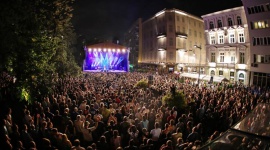 Kolejna edycja Festiwalu Warszawa Singera już za nami! Muzyka, LIFESTYLE - Tegoroczna, XIV edycja Festiwalu Warszawa Singera przygotowała dla widzów wyjątkowy program artystyczny. Kultura żydowska i historia przedwojennej stolicy powróciła na Plac Grzybowski. Śpiew, taniec, gra aktorska, kuchnia, literatura, spacery – każdy znalazł coś dla siebie.