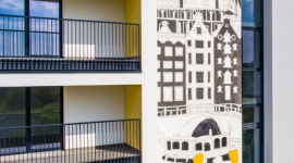 Prace Mariusza Tarkawiana na warszawskim Targówku Sztuka, LIFESTYLE - Elewacje budynków Osiedla Amsterdam na warszawskim Targówku od niedawna zdobią wielkoformatowe prace autorstwa Mariusza Tarkawiana*.