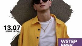 Koncert Young Igi na plaży w Sopocie Muzyka, LIFESTYLE - Przed nami kolejne bezpłatne koncerty w ramach wakacyjnego cyklu TIDAL X SUMMER. Już w ten piątek o godzinie 19:00 na plaży w Sopocie wystąpi wschodząca gwiazda polskiego rapu – Young Igi, który liczbami wyświetleń swoich utworów bije rekordy popularności w serwisach muzycznych.