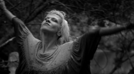 "Przetrzyj oczy" - nowy klip grupy dollZ Muzyka, LIFESTYLE - Grupa dollZ przedstawia niezwykle klimatyczny teledysk do utworu „Przetrzyj oczy”.