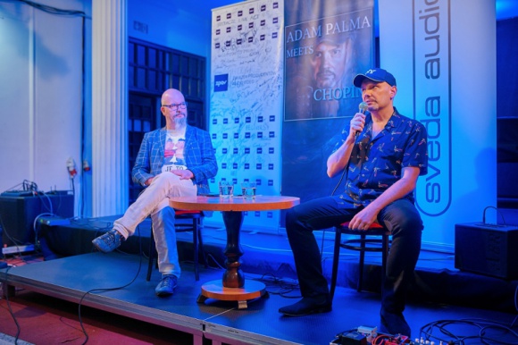 „Adam Palma meets Chopin” w Studio U22 Muzyka, LIFESTYLE - 23 września w kolejnej odsłonie „Piątków z Nową Muzyką” organizowanych w Studio U22 z inicjatywy ZPAV, przedpremierowo swoją płytę zaprezentował Adam Palma.