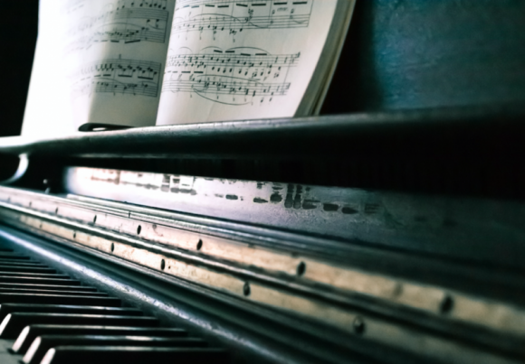 Cykl "Niedziele z muzyką klasyczną" w Galerii Młociny Muzyka, LIFESTYLE - W ubiegłą niedzielę klienci Galerii Młociny mieli okazję wziąć udział w pierwszym wydarzeniu z cyklu „Niedziele z muzyką klasyczną w Galerii Młociny”. Inicjatywa zorganizowana we współpracy z Julian Cochran Foundation odbyła się w Hali Hutnik na poziomie 2 Galerii.