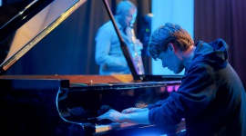 Wojtczak/Piotrowicz i RASP Lovers w ramach „Piątków z Nową Muzyką” Muzyka, LIFESTYLE - W warszawskim Studio U22 miała miejsce premiera nowości wydawniczych wytwórni Howard Records. Z jej ramienia zaprezentował się zespół RASP Lovers z płytą „Romantic Alternative Schizophrenic Punk” oraz Kamil Piotrowicz i Irek Wojtczak z albumem „Plastic Poetry”.