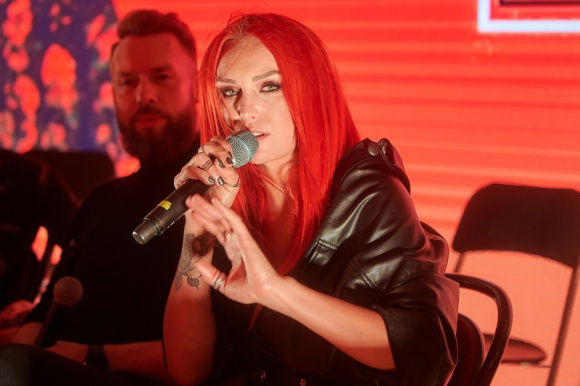 Red Lips z płytą „Ja wam zatańczę” w ramach „Piątków z Nową Muzyką” Muzyka, LIFESTYLE - Bohaterem kolejnej odsłony „Piątków z nową muzyką” był zespół Red Lips. Pomysłodawcami i założycielami formacji są Joanna „Ruda” Lazer i Łukasz Lazer.