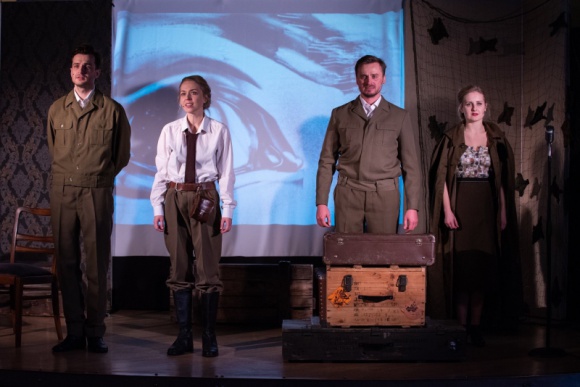 „Artyści na Szlaku” ku wolnej Polsce Teatr, LIFESTYLE - W niepodległościowy weekend w Warszawskim Domu Technika NOT odbyła się Kolacja Teatralna Krakowskiego Teatru Komedia, w ramach której zaproszeni goście obejrzeli spektakl pt.: „Artyści na Szlaku” w reżyserii Mateusza Dewery.