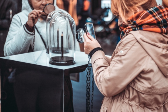 Zobacz najmniejszą na świecie „Grę o tron” [5 POWODÓW] Sztuka, LIFESTYLE - Takiej „Gry o tron” jeszcze nie widzieliście. Zamiast potężnych smoków – mikrogady, w miejscu Żelaznego Tronu – mikronowe siedzisko. Tak wygląda najmniejsza na świecie „Gra o tron”. Najmniejsza nie ze względu na liczbę eksponatów, a ich rozmiar. Tu w skali mikro.