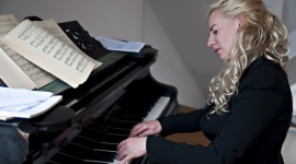 Tylko i wyłącznie piękna muzyka na nowej płycie Beaty Szałwińskiej! Muzyka, LIFESTYLE - Beata Szałwińska, polska pianistka z Luxemburga wydaje w grudniu nową płytę, która zachwyci jej wielbicieli, oraz poruszy serca wszystkich tych, którzy kochają największe światowe przeboje.