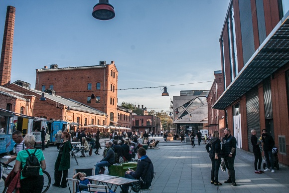 Teatr Polonia i Och-Teatr zagrają w lato plenerowe spektakle w Koneserze Teatr, LIFESTYLE - Centrum kulturalno-rozrywkowe na warszawskiej Pradze zapowiada plenerowe spektakle Teatru Polonia i Och-Teatru podczas Lata Konesera.