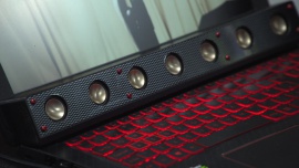 Dźwięk 3D przesyłany za pomocą wiązek zwiększy wrażenie przestrzenności. Dzięki technologii śledzenia głowy zawsze trafi bezpośrednio do uszu